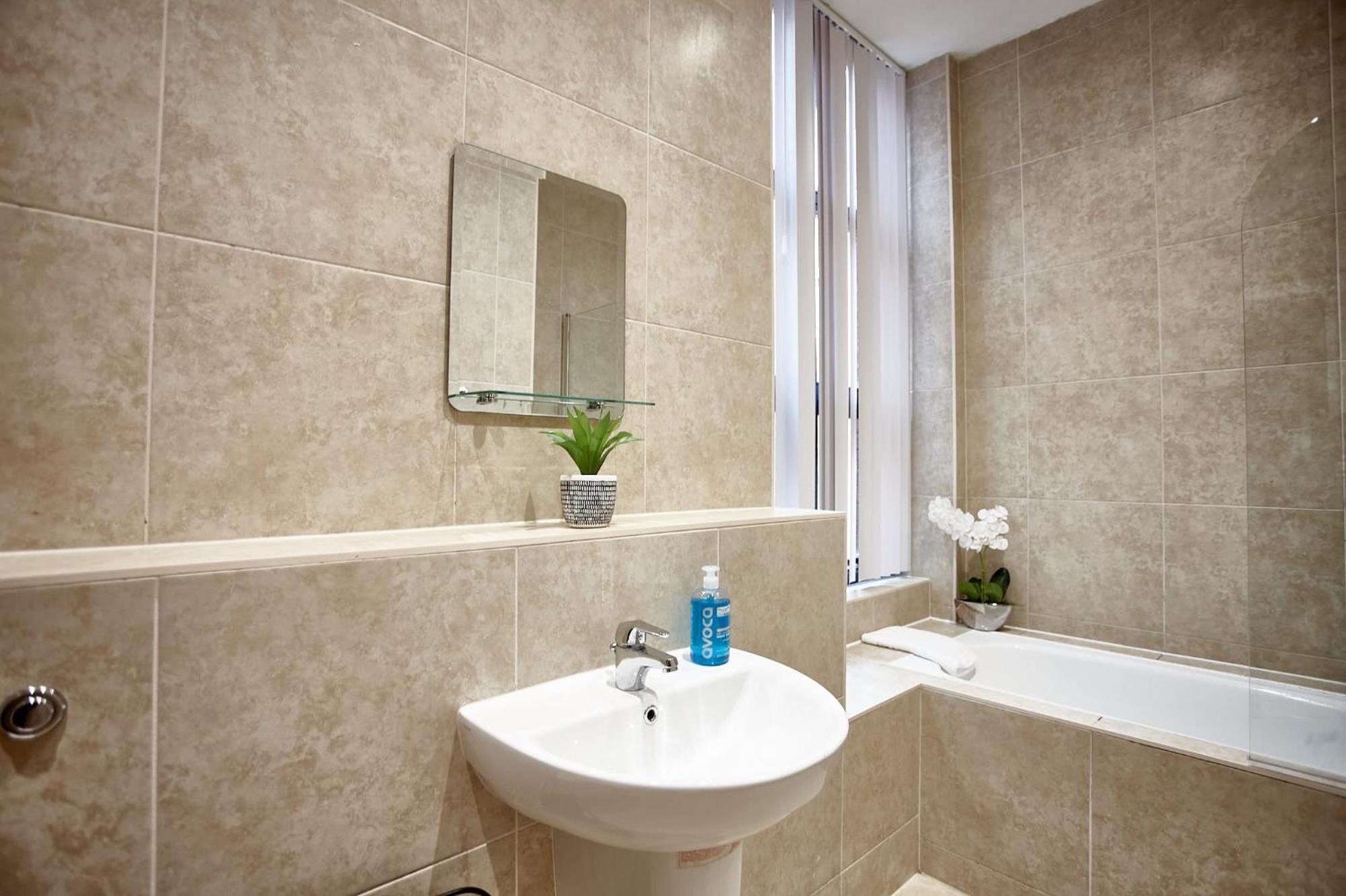 The Jade Suite Manchester Exterior photo
